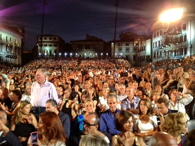 Piazza Santa Croce with the parterre full of celebrities